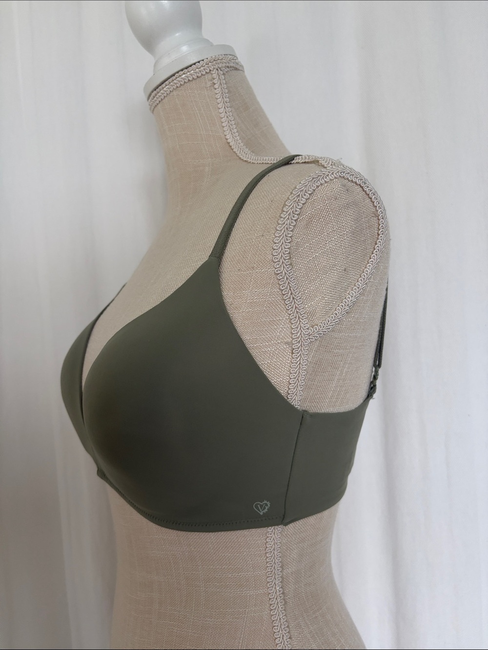 Victoria's Secret Sage Olive Green Uplift No Wire Lightly Lined Bra 32DD/ E70